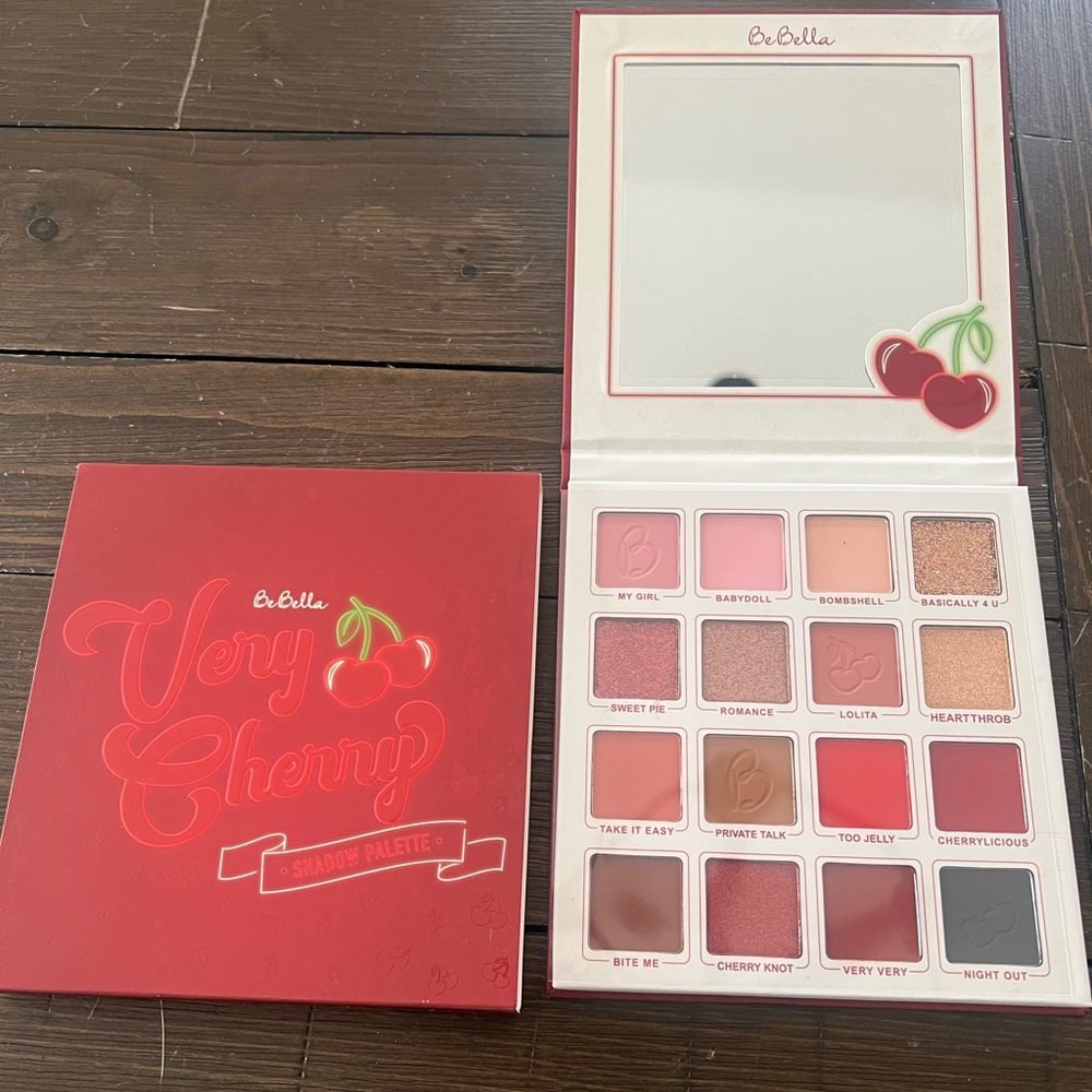VERY CHERRY EYE SHADOW PALLET
